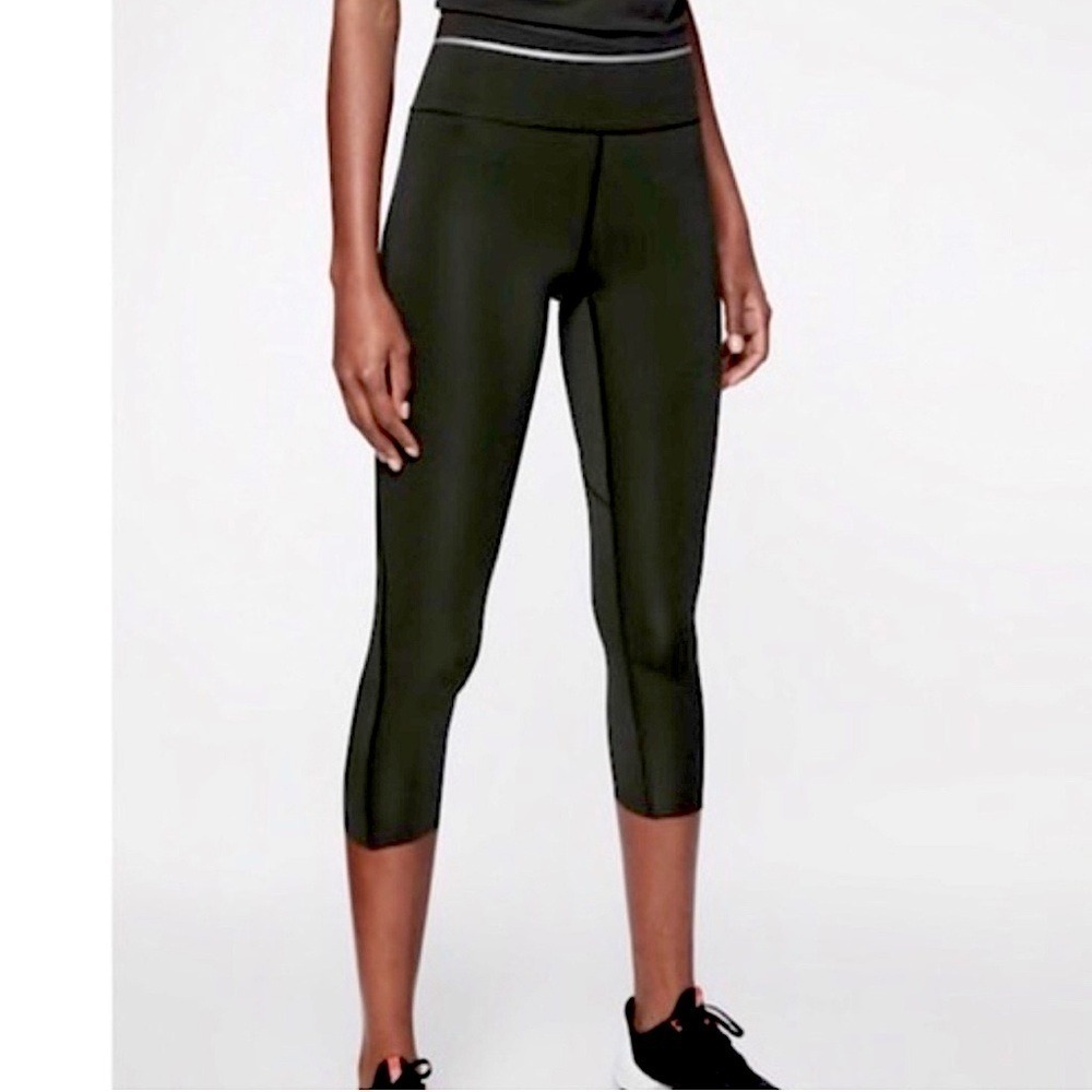 Athleta black‎ Sonic Capri Leggings size small